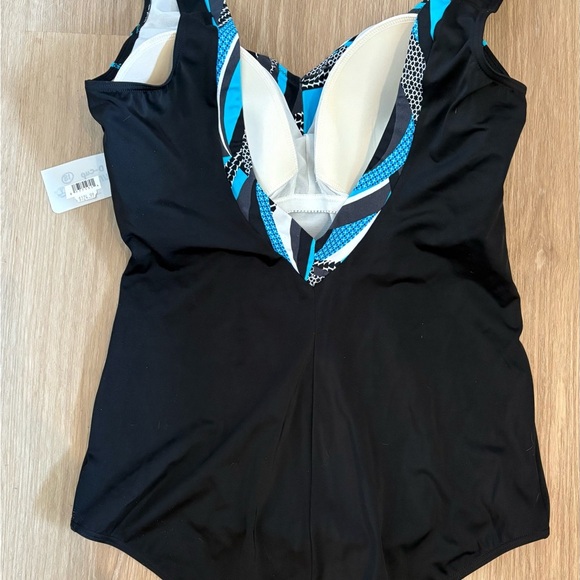 Sunmarin Womans 18 D Black and Blue One-Piece Swimsuit NWT - Picture 3 of 10